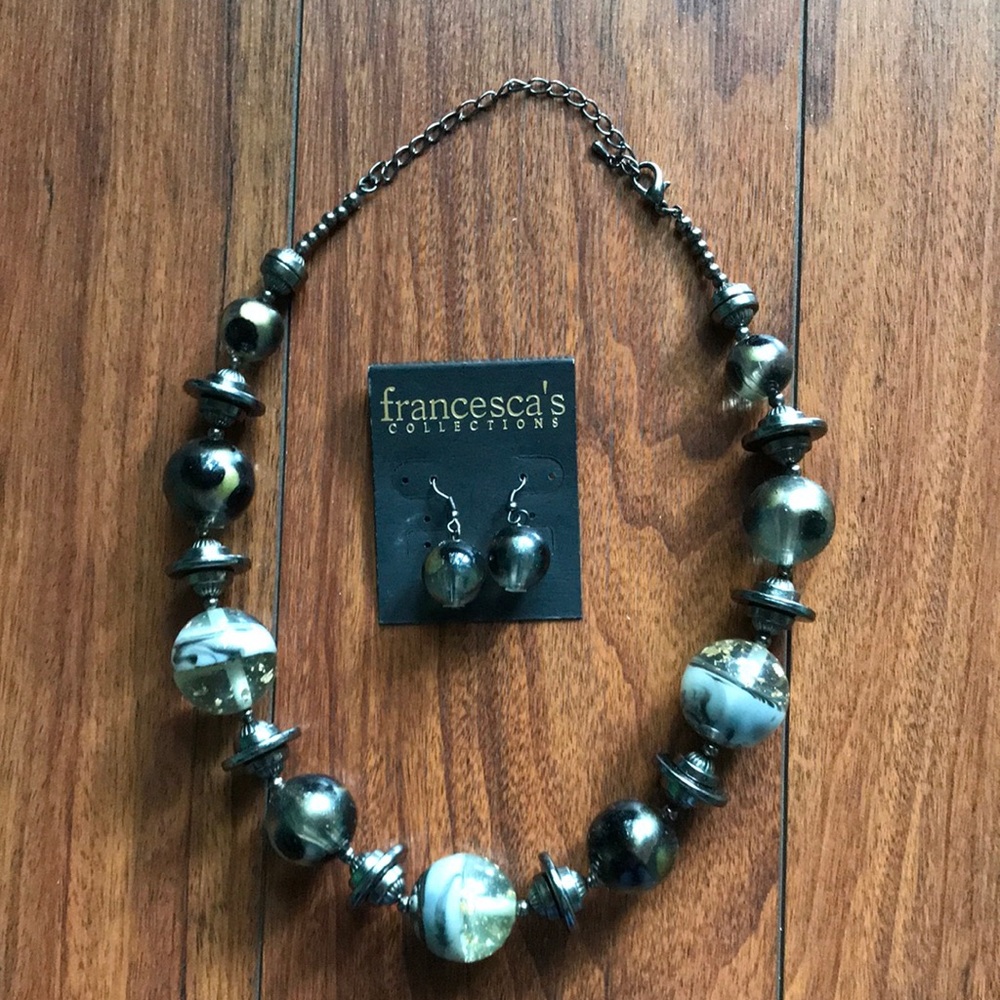 🟢🟢NWOT Francesca’s Collections Statement Necklace and Earring Set🟢🟢
